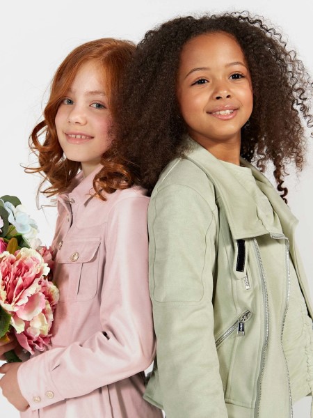 Bolt A Megjelenés Fekete Hiszem Divat