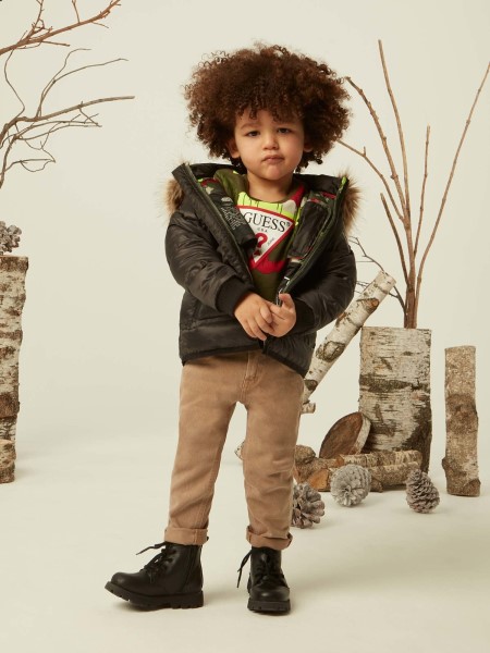 Fekete Hiszem Bolt A Megjelenés