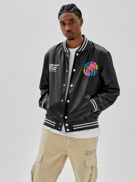 Elülső Logós Kabát Hiszem Fekete