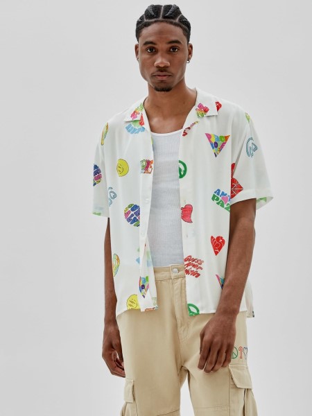 Fehér Találgatás Az Egész Nyomtatott Ing