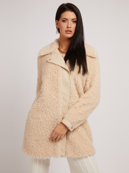 Hiszem, Fehér Műszőrme Kabát