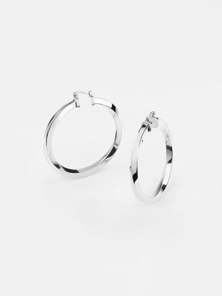 A "karika Nem Hazudik" Fülbevaló Ezüstöt Sejt