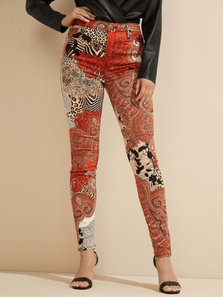 Kitalálni A Narancssárga Marciano árnyalatait Az Egész Mintás Farmernadrágon