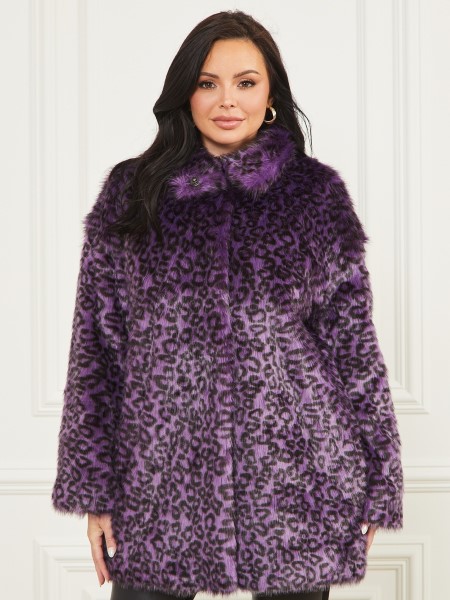 Hiszem, Műholdas Lila és Fekete Larissa Műszőrme Kabát